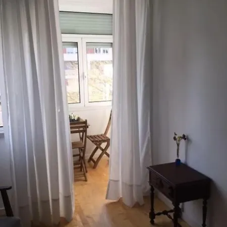 בית אירוח Charming Private Wc & Balcony ליסבון